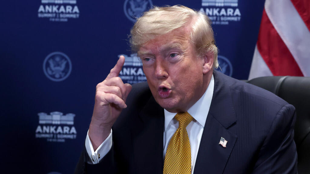 El presidente estadounidense Donald Trump reacciona durante su encuentro con el secretario general de la OTAN en el marco de la cumbre de la OTAN en Ankara, el 8 de julio de 2026. © Filip SINGER / POOL/AFP