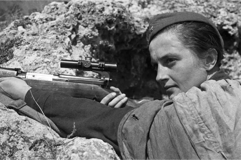 Lyudmila Pavlichenko, francotiradora soviética durante la Segunda Guerra Mundial.