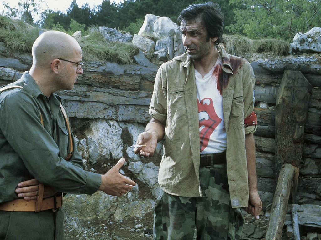 Soldados y personal internacional en No Man's Land, película sobre la guerra de Bosnia y los límites de la ONU.