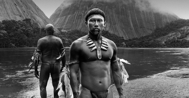 Karamakate en El abrazo de la serpiente, película de Ciro Guerra sobre colonialismo y Amazonía.
