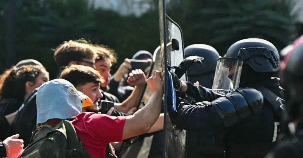 Los estudiantes han criticado la represión policial y las autoridades han denunciado vandalismo. Fuente: Getty Images.
